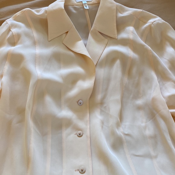 Escada Silk Cream Ruffle Sleeve Logo ButtonDown Shirt NeverUsed - Picture 14 of 16